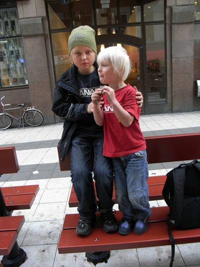 på bänken
